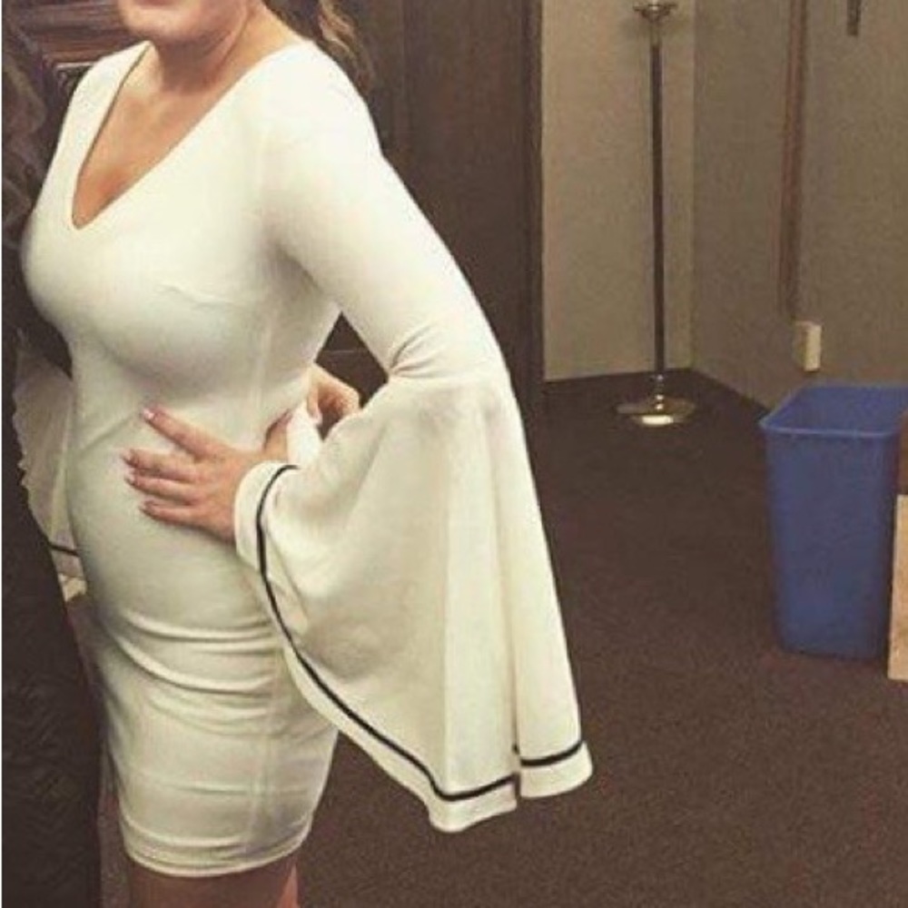 White dresse with long sleeves